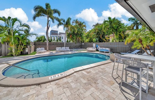 Coral Ridge Apartment | Waterfront Unit #3 20 Min Walk to Beach Shops and Restaurants