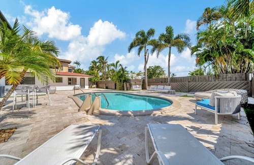 Coral Ridge Apartment | Waterfront Unit #3 20 Min Walk to Beach Shops and Restaurants