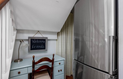 Cape May House | WATERFRONT 2 bedroom 1.5 bath Pet Friendly Cottage sleeps 6