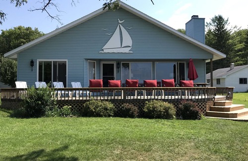Herron Cottage | Waterfront Vacation Home Directly on Hubbard Lake - East Shore