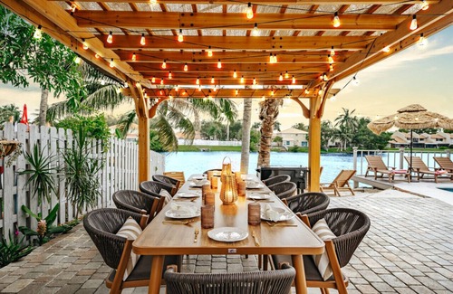 Pembroke Pines Villa | Waterfront Villa w/Pool Game Room Cinema Spa