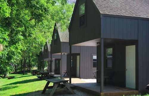 Caplinger Mills Cottage | Water’s Edge Cabin: King & Queen Beds (Cabin 4)