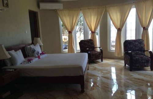 Montego Bay House | Waters Edge Guest House