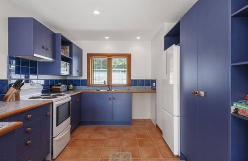 Motuoapa House | Waters Edge Retreat - Motuoapa Holiday Home