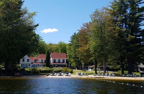 North Sebago Cottage | Waterview Cottage-Private Beach-Pets Welcome - Round Table Lodge, Sebago, Maine
