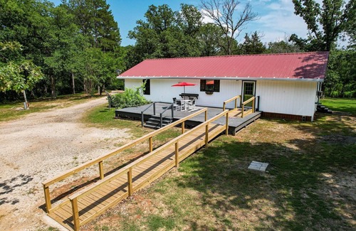 Mount Vernon Cottage | Waterview Ranch Getaway Cottage Cabin