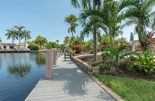 North Central Hollywood House | Waterview Zen with Large Pool and Outdoor TV