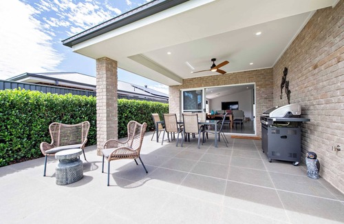 Butlers Falls House | Waterway Retreat - Serene Living, Entertains 8