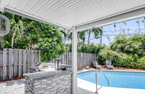 Coral Shores House | Wave n' Palm | House in Fort Lauderdale with turquoise pool