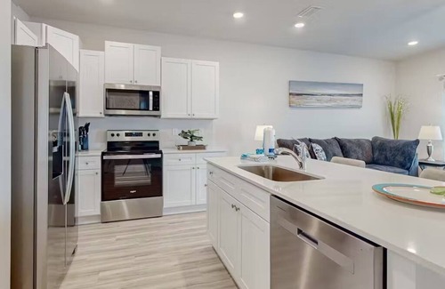 Gulf Breeze House | Wave of gold Close to beaches 3 bedrooms clean Beautiful Brand New townhome