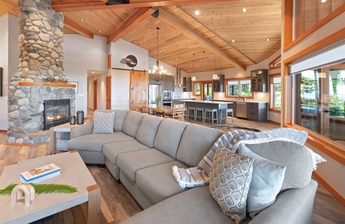 Tofino House | Waves End-Directly on Chesterman, Hot Tub, OD shower
