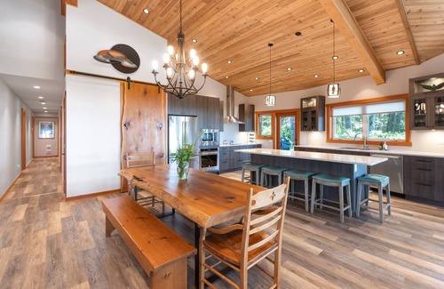Tofino House | Waves End-Directly on Chesterman, Hot Tub, OD shower