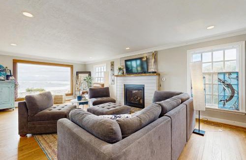Seaside House | Waves On The Rocks