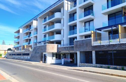 Redhill Apartment | Wavescape Endless Ocean