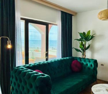 Gjerana Apartment | Waveside View