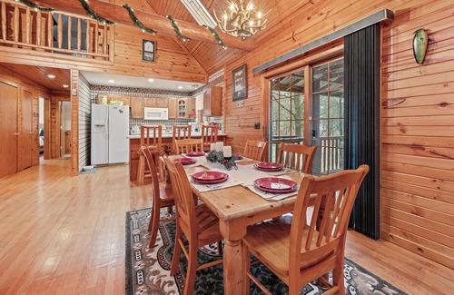 Lake Wazeecha House | Wazeecha Lodge – A Relaxing, Dog Friendly, Log Home Retreat Near Lake Wazeecha!