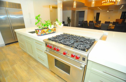 Northeast Miami House | We aim to provide an unforgettable experience with our 5Star waterfront property