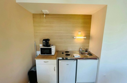 Barbatre Apartment | We Live In R - Suite 204