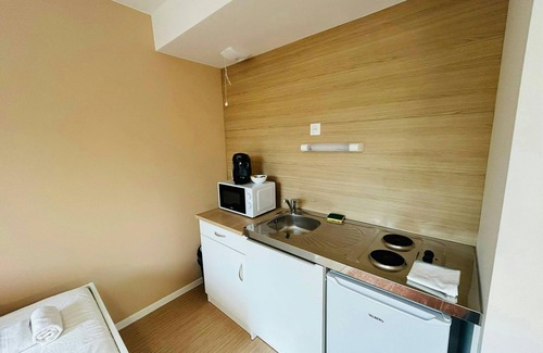 Barbatre Apartment | We Live In R - Suite 204
