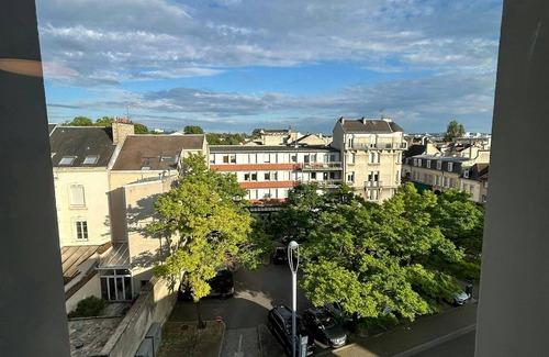 Barbatre Apartment | We Live In R - Suite 204