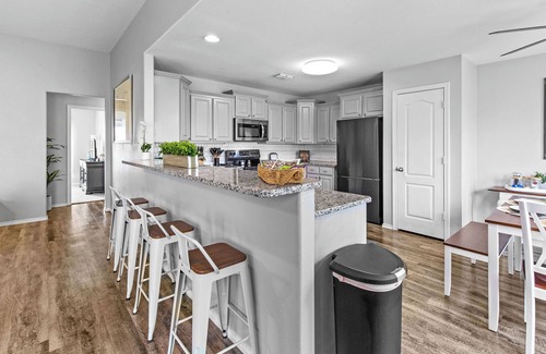 Abilene House | Weekday Fall Deals ~ Near Dyess ~Dogs OK~ Sleeps 8 ~ 5 Stars ~ Spacious ~Clean