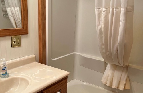 Pymatuning Central Cottage | Weekly Cottage rental At Pymatuning Lake!