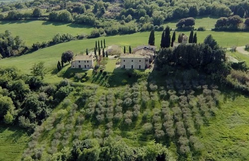 Todi House | WEEKLY RENTALS FOR FAMILY HOLIDAYS - UP TO 24 PEOPLE - 3 COUNTRYHOUSES