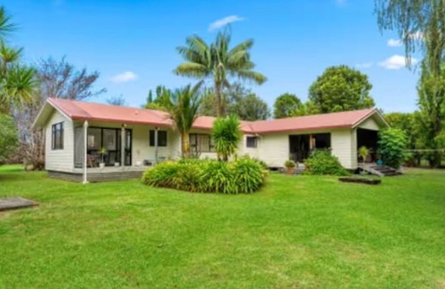 Matakana House | Weeping Willow