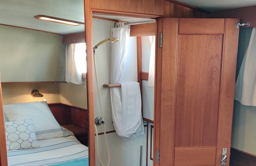 Villeneuve Loubet Beach Boat Rental | Welcome aboard / Bienvenue à bord