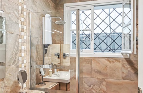Saint-Martin-de-Seignanx House | Welcome to this stylish and welcoming vacation home with jacuzzi in Saint Martin de Seignanx.