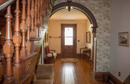 Paris House | Welcome Hall 5 bedroom 1880’s home on 55 acres