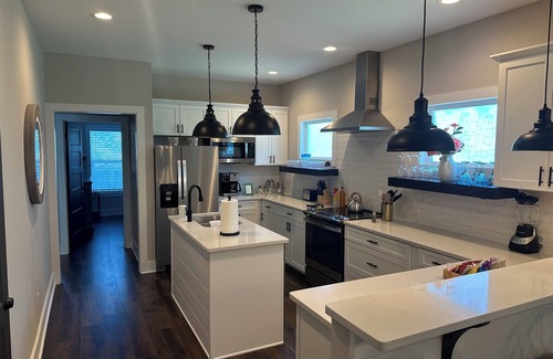 Dandridge House | Welcome to Blue On Main! 3 bdrm house steps away from Main Street & Douglas Lake