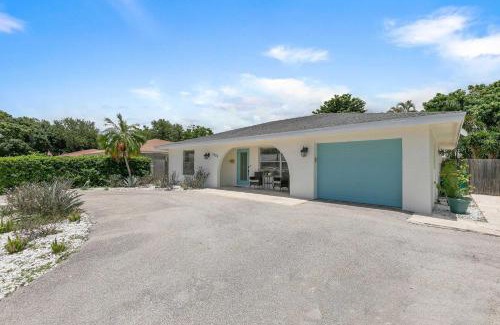 Central Naples House | Welcome to Bolero Oasis - In the heart if Naples - Close to Beaches and Restaurants