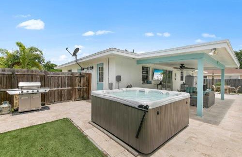 Central Naples House | Welcome to Bolero Oasis - In the heart if Naples - Close to Beaches and Restaurants