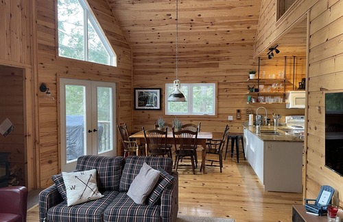 Dysart et al Cottage | Welcome to Burdock Lakehouse - a Peaceful Waterfront Retreat