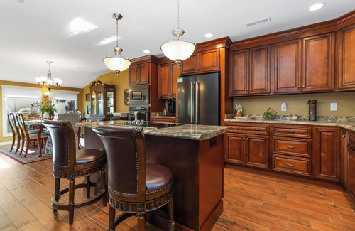 Bronston Condo | Welcome to Double Eagle on Seven- Lake Cumberland's Elegant Golf Side Retreat