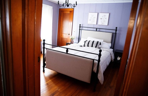 Monmouth House | Welcome to Grandma's House! Large cozy space for the whole family.