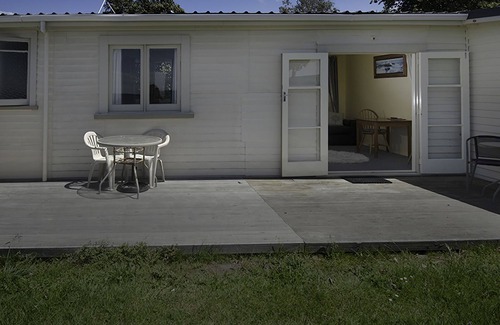 Tasman Cabin | Welcome to Helme Holiday Middle Bach, your secluded kiwi sanctuary