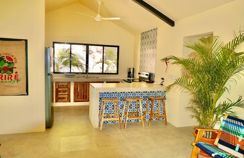 Samara House | Welcome to Jingle Jangle Jungle - steps to town and 3 incredible beaches
