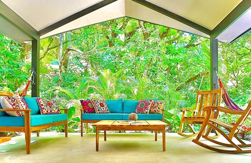 Samara House | Welcome to Jingle Jangle Jungle - steps to town and 3 incredible beaches