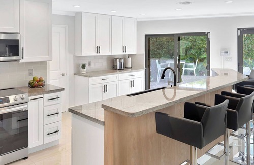 Coral Shores House | Welcome to Lux Waterfront Getaway: Modern & Pet-Friendly