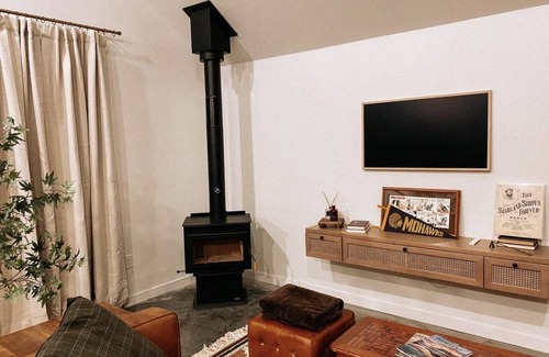 Hamilton House | Welcome to our charming Montana cottage with a cozy traveler’s inn twist! .n