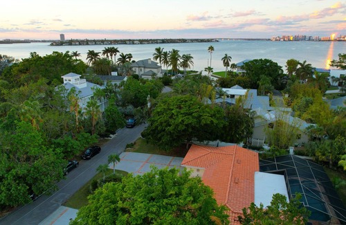 Bay Isle House | Welcome to Our Siesta Sunshine