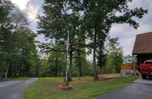 Troutville Apartment | Welcome to Planterosa. Near the Appalachian trail.