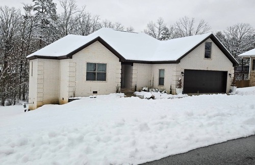 Batesville House | Welcome to Riverwood Retreat – Your Peaceful Hilltop Escape!