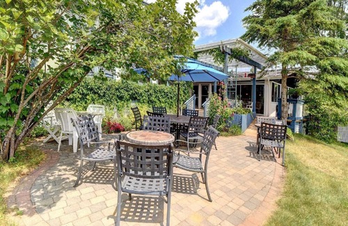 Harrington House | WELCOME TO THE AUBERGE VAL CARROLL! A retreat in nature!