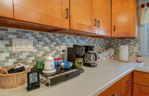 Bridgton House | Welcome to The Bear's Den! Dog friendly and 5 minutes to Pleasant Mountain!