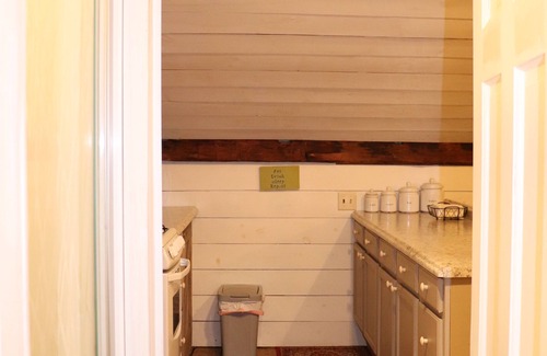Alplaus Apartment | Welcome to the brown barn