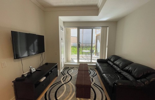Old Town Apartment | Welcome To The French Quarter!