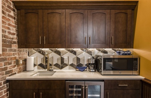 Arts District Apartment | Welcome to the legendary Southern Turf Building in the heart of downtown Nashville, Tennessee!